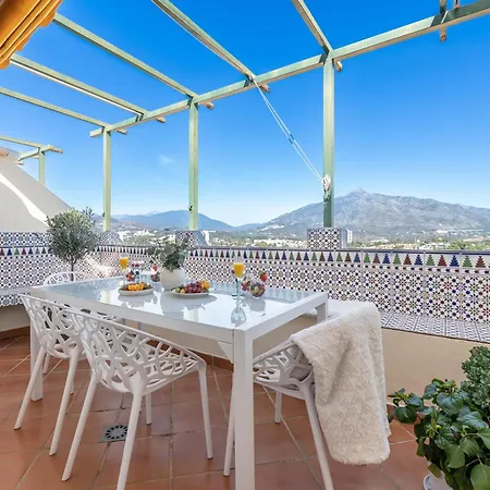 Cozy 2 Bdrm W Sea Views Next To Puerto Banus Marbella