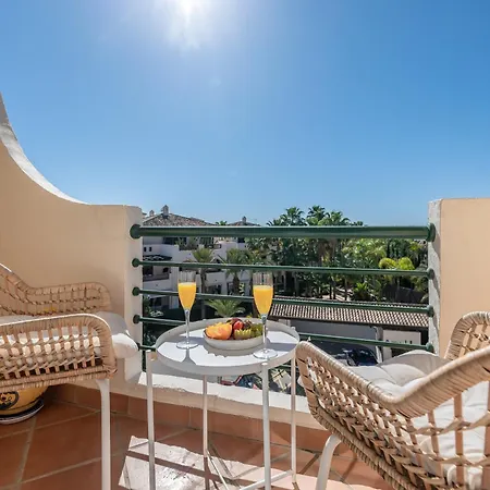 Apartment Cozy 2 Bdrm W Sea Views Next To Puerto Banus *