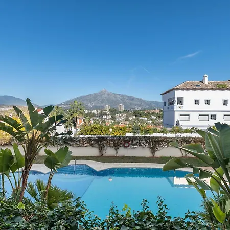 Cozy 2 Bdrm W Sea Views Next To Puerto Banus *