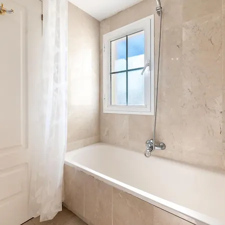 Apartment Cozy 2 Bdrm W Sea Views Next To Puerto Banus *
