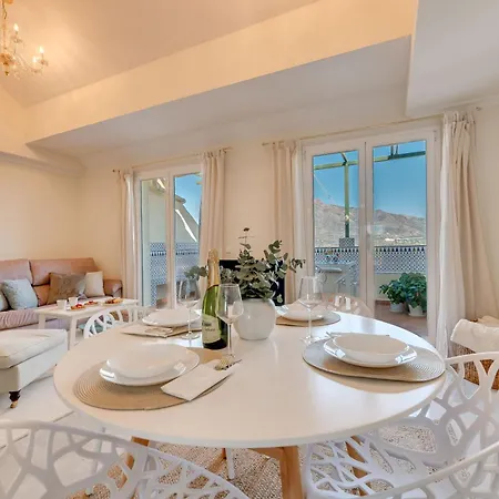 Cozy 2 Bdrm W Sea Views Next To Puerto Banus Marbella